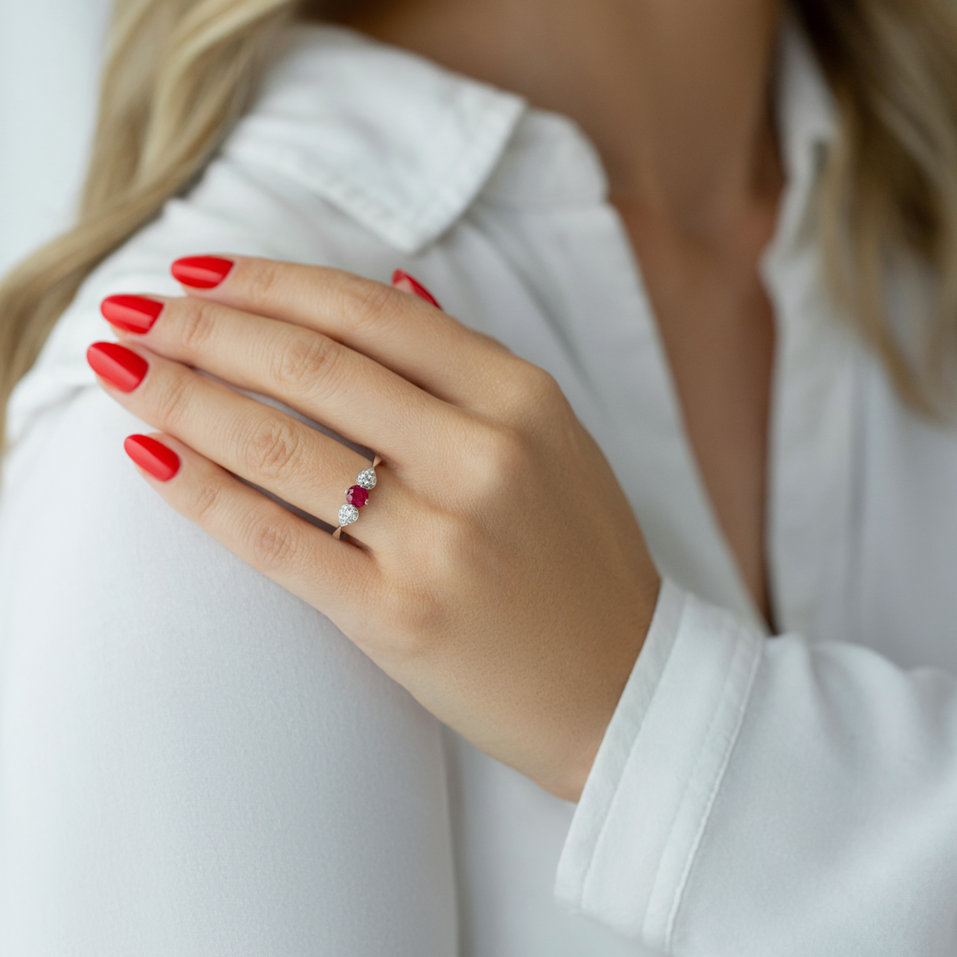 Prsten s rubínem a diamanty Red Kiss