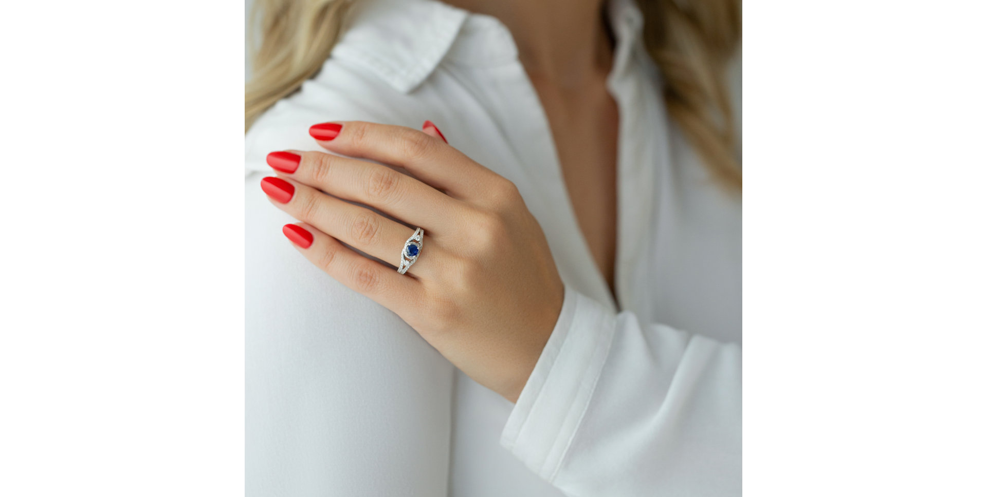 Prsten se smaragdem a diamanty Merci