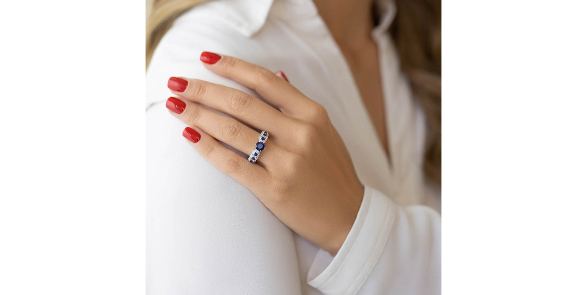 Prsten se safíry a diamanty Danna