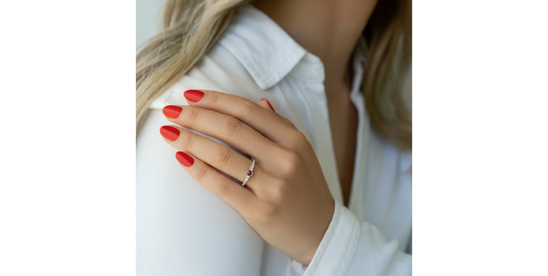 Prsten s diamanty a rubínem Isilme