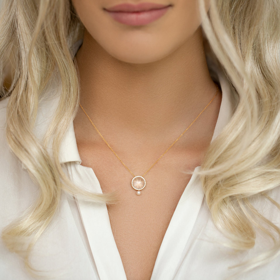 Náhrdelník s diamanty, růženínem a perlou Aerwyna