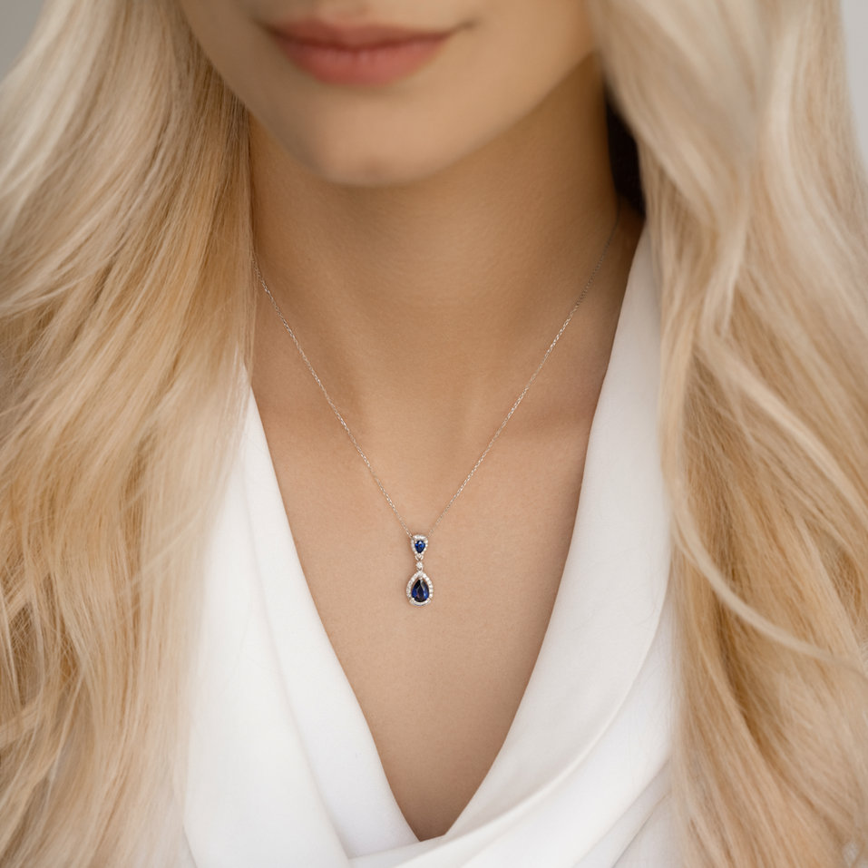 Přívěs s diamanty a smaragdy King Legend