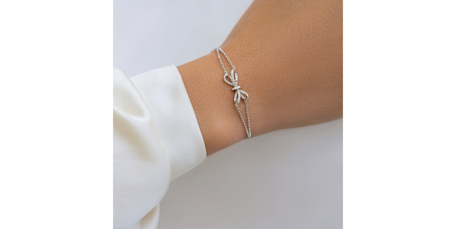 Náramek s diamanty Delicate Bow