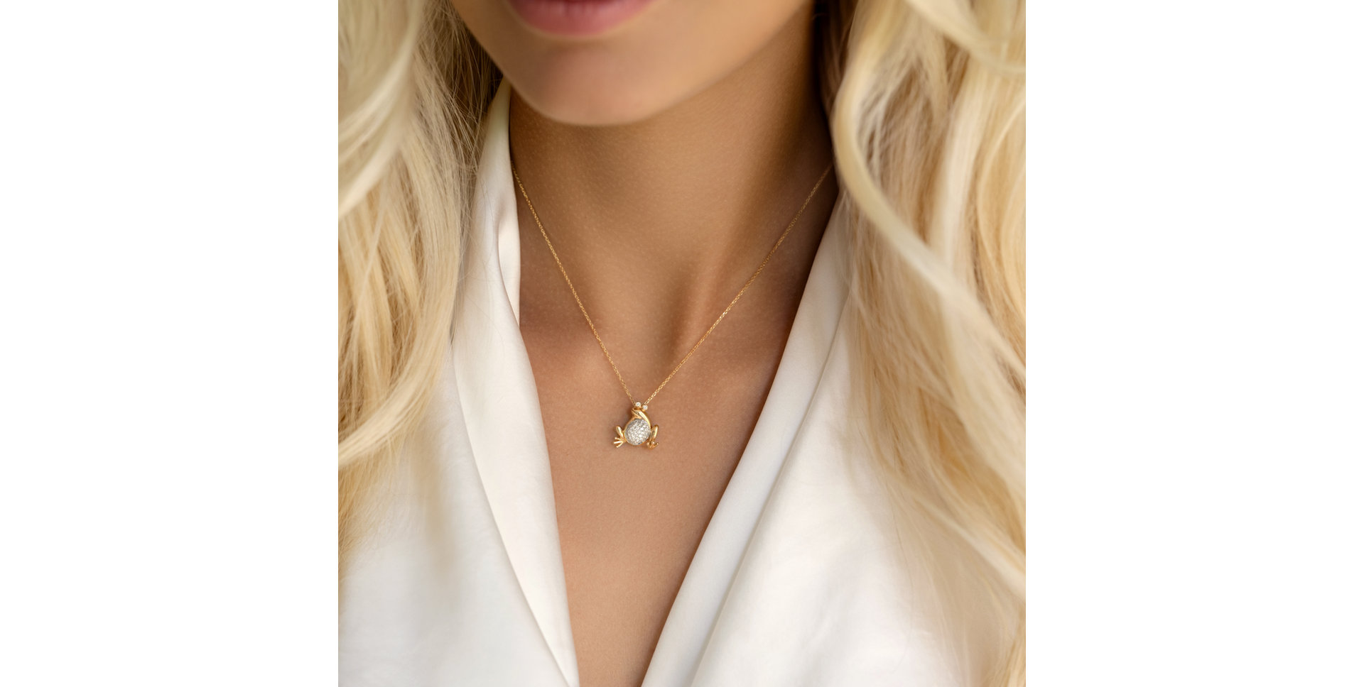 Přívěs s diamanty Frog on the Rock