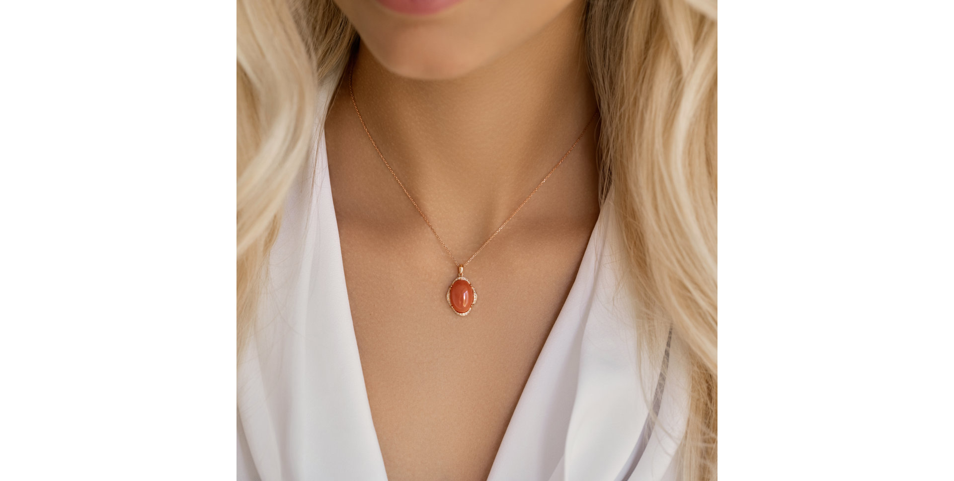 Přívěs s měsíčním kamenem a diamanty Supermoon